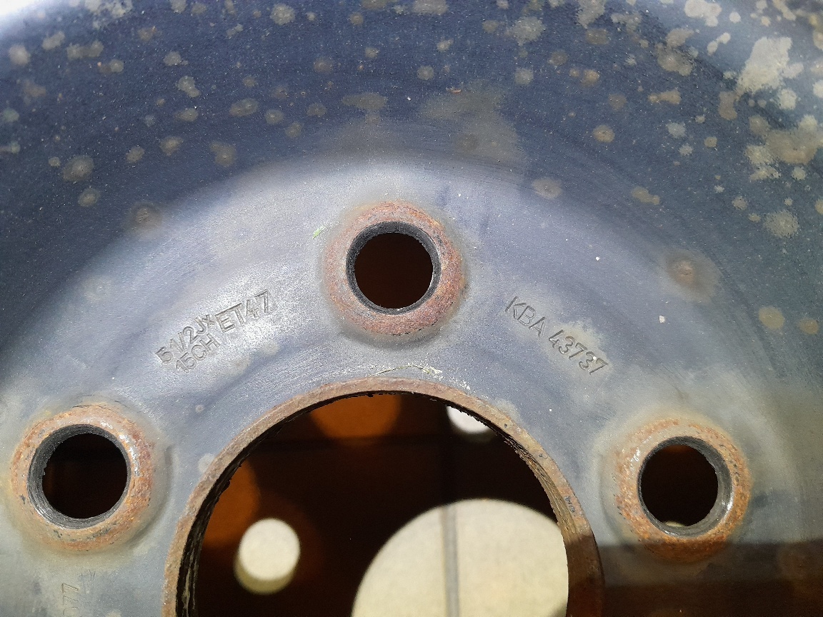 4x disky Kia s pneu na dojeti - 185/65/R15, cena dohromady - 9