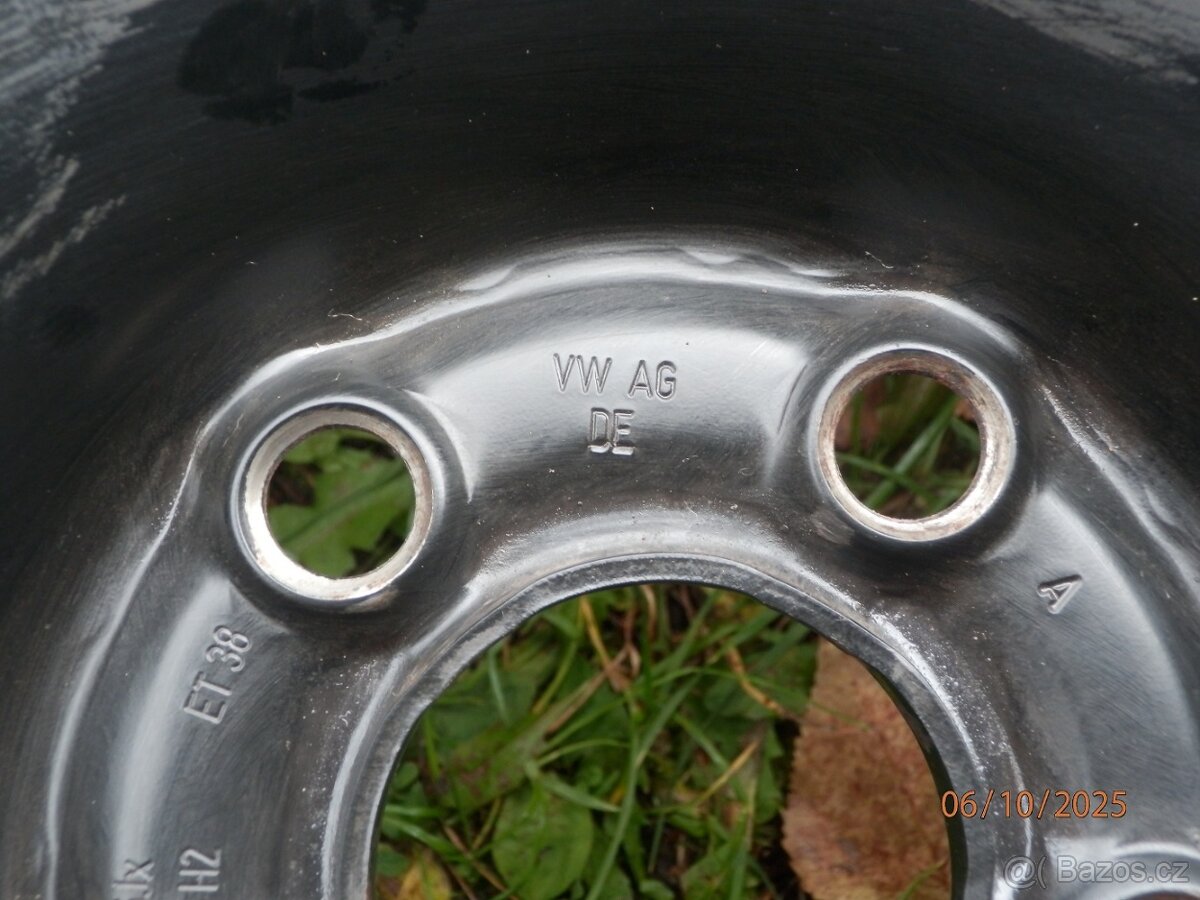 2xObutá zimní kola ŠKODA RAPID 15tky ET 38 185/60 R15 2x5,5 - 9