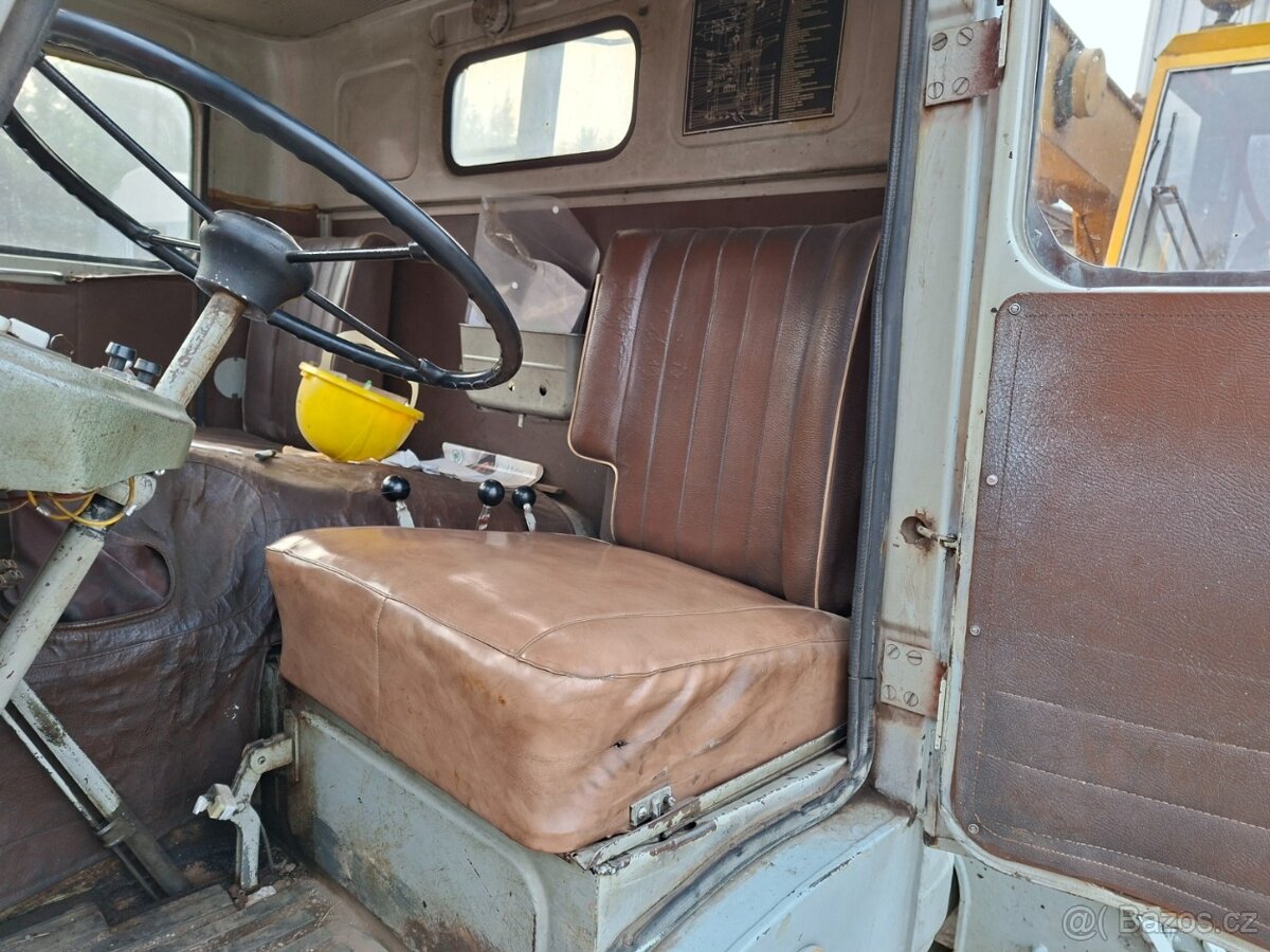 PRAGA V3S 6X6 ČKD AD 080 - 9