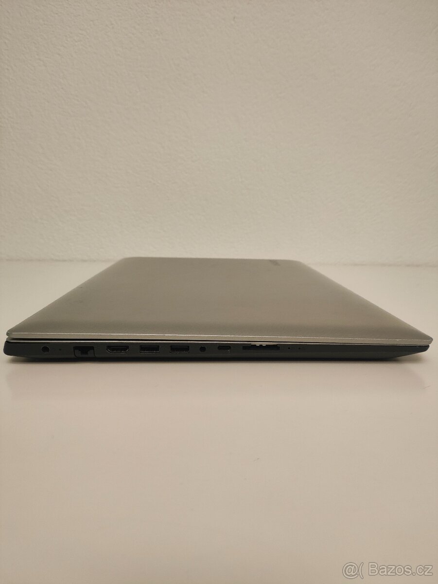 Lenovo 330-17IKB | i5 • 8GB • 256GB SSD - 9