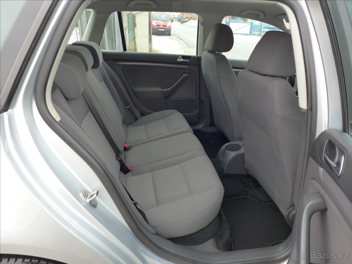 Volkswagen Golf 1,4 i KLIMA, 1.MAJITEL - 9