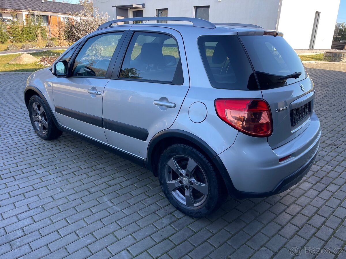 Suzuki SX4. 4x4 107000 km hezké auto 1.6 benzin - 9