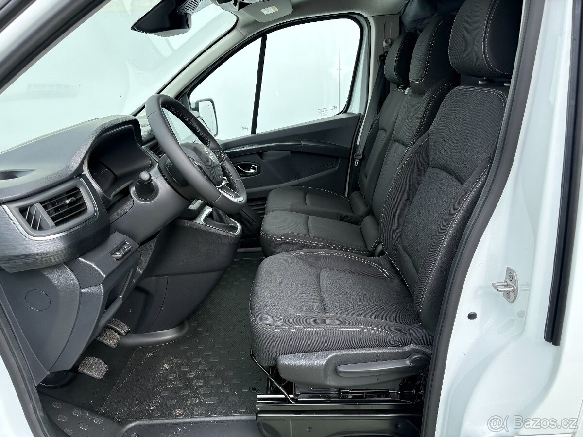 Renault Trafic 2.0dCi do 2,49t, Spaní, Topení - 9