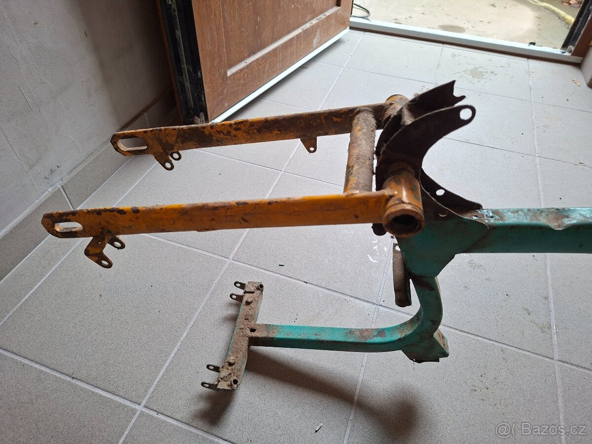 Jawa 50 pionyr - ram s přední vidlici - 9