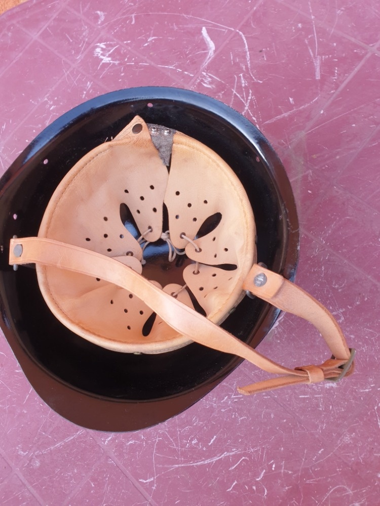 Prodám starou vojenskou helmu - 9