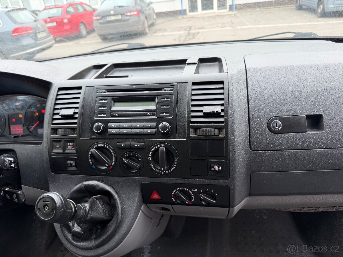 VW Transporter T5 9 MÍST - 9