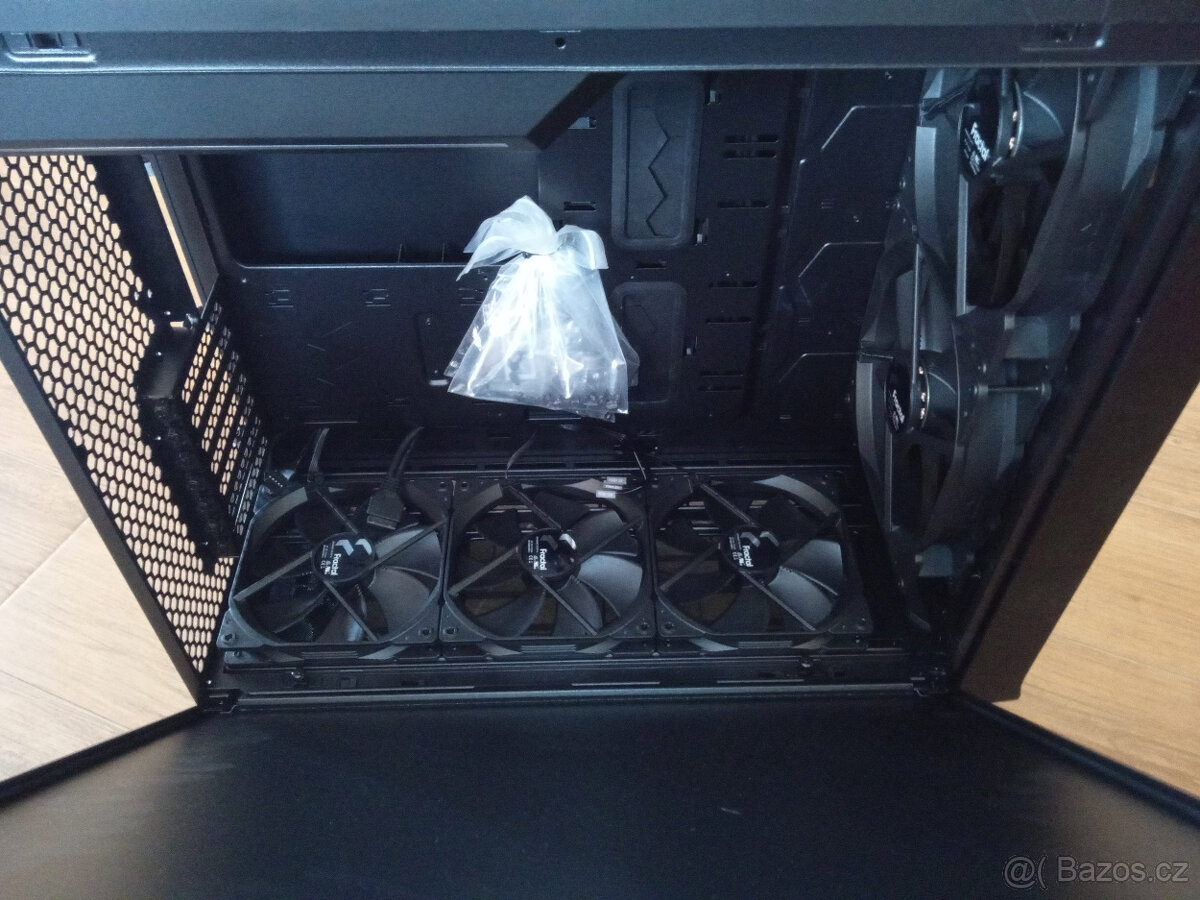 Fractal Design Torrent Black Solid/Big Tower/Černá - 9