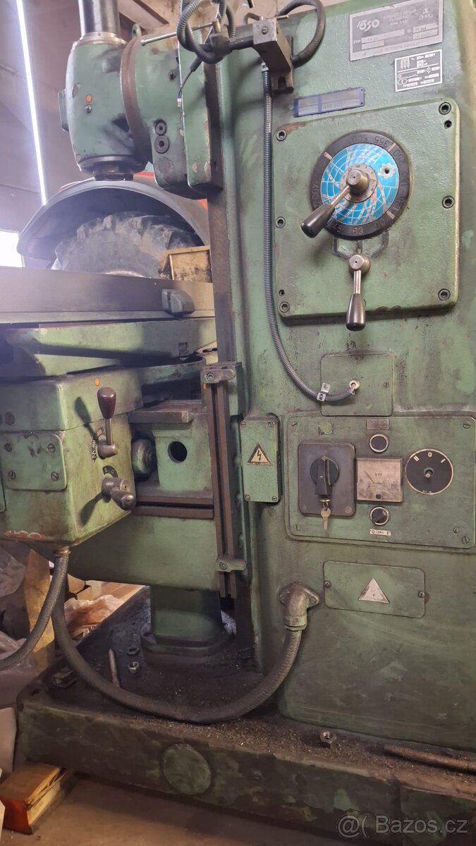 Vrchní fréza TOS - 9