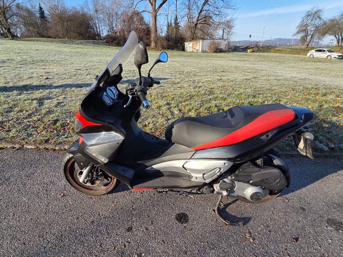 Aprilia SR 300 Max - 9