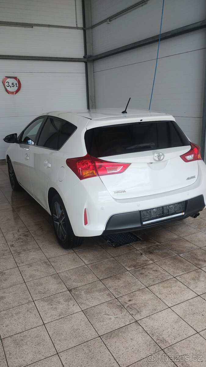 Auris 1.6 - 9