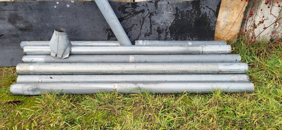 Prodám cihly bet.patky,str.panely,cihly,svody na okapy,pr.1 - 9