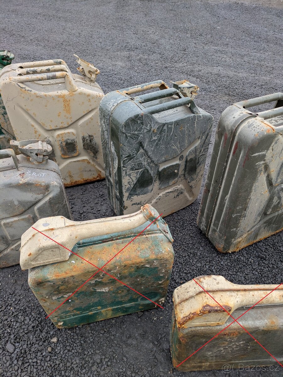 Soubor 8 kusů kanystrů - 9