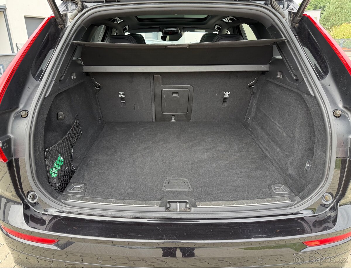 Volvo XC60 R-Design 173kW 5L-Záruka Tažné - 9