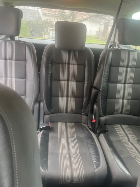 Volkswagen Touran 7 míst - 9