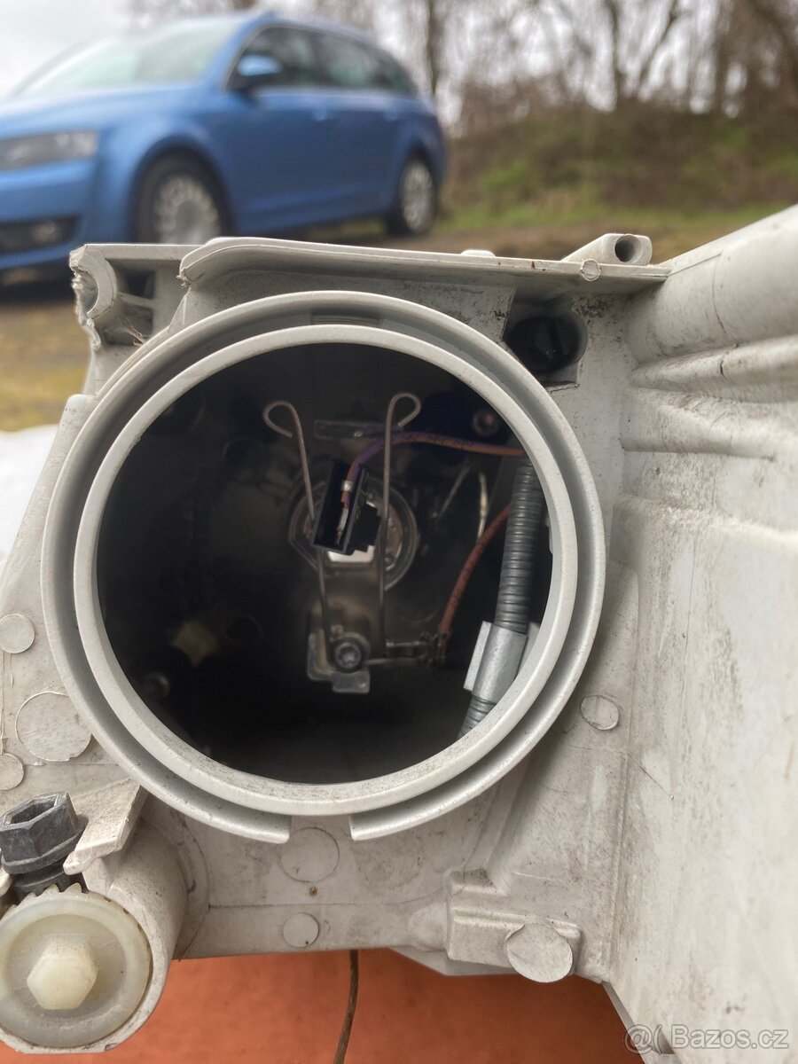 Škoda octavia 2 xenon pravy - 9