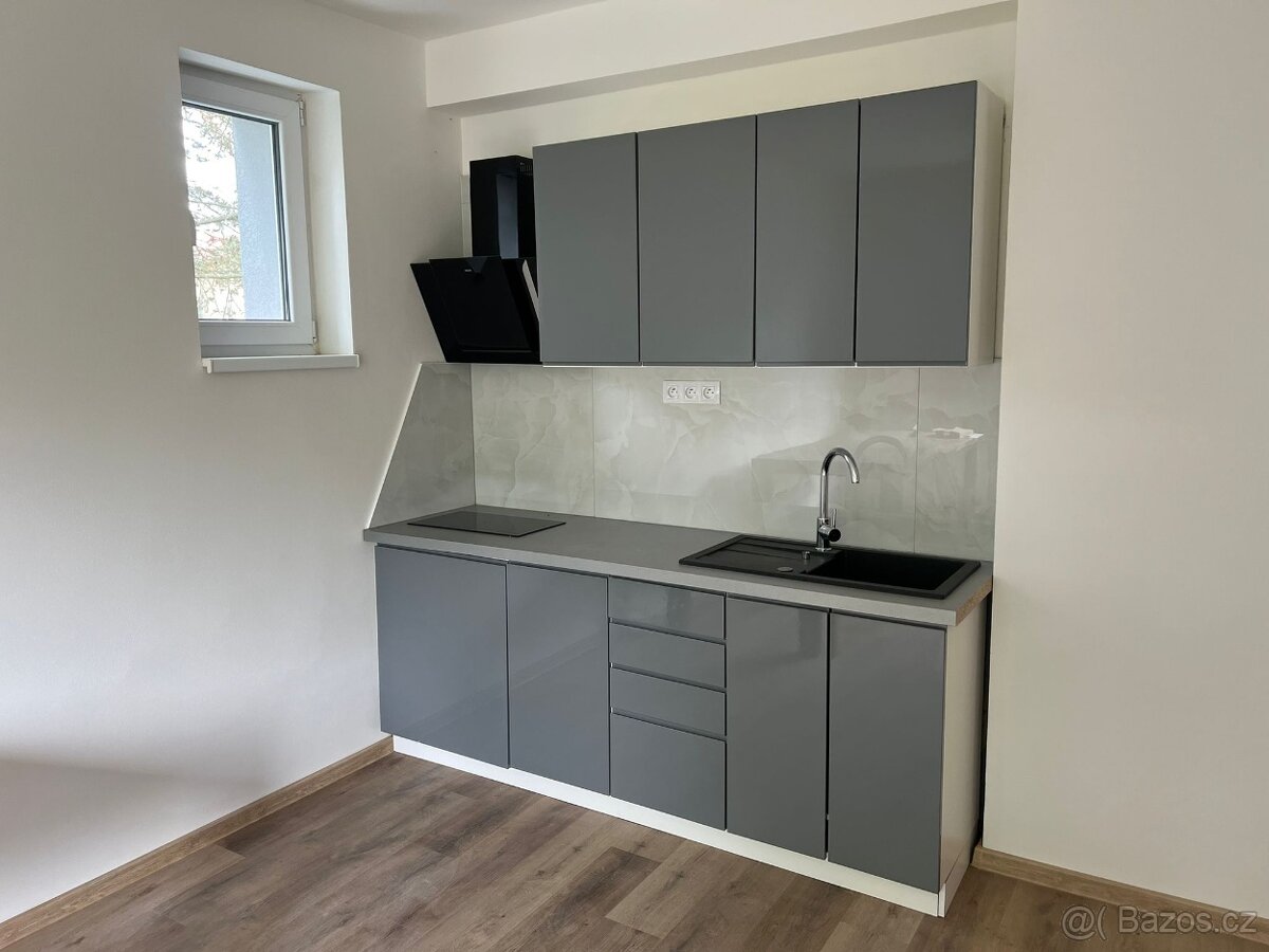 Vzorková kuchyňská linka - sestava bezúchytková Aspen - 9