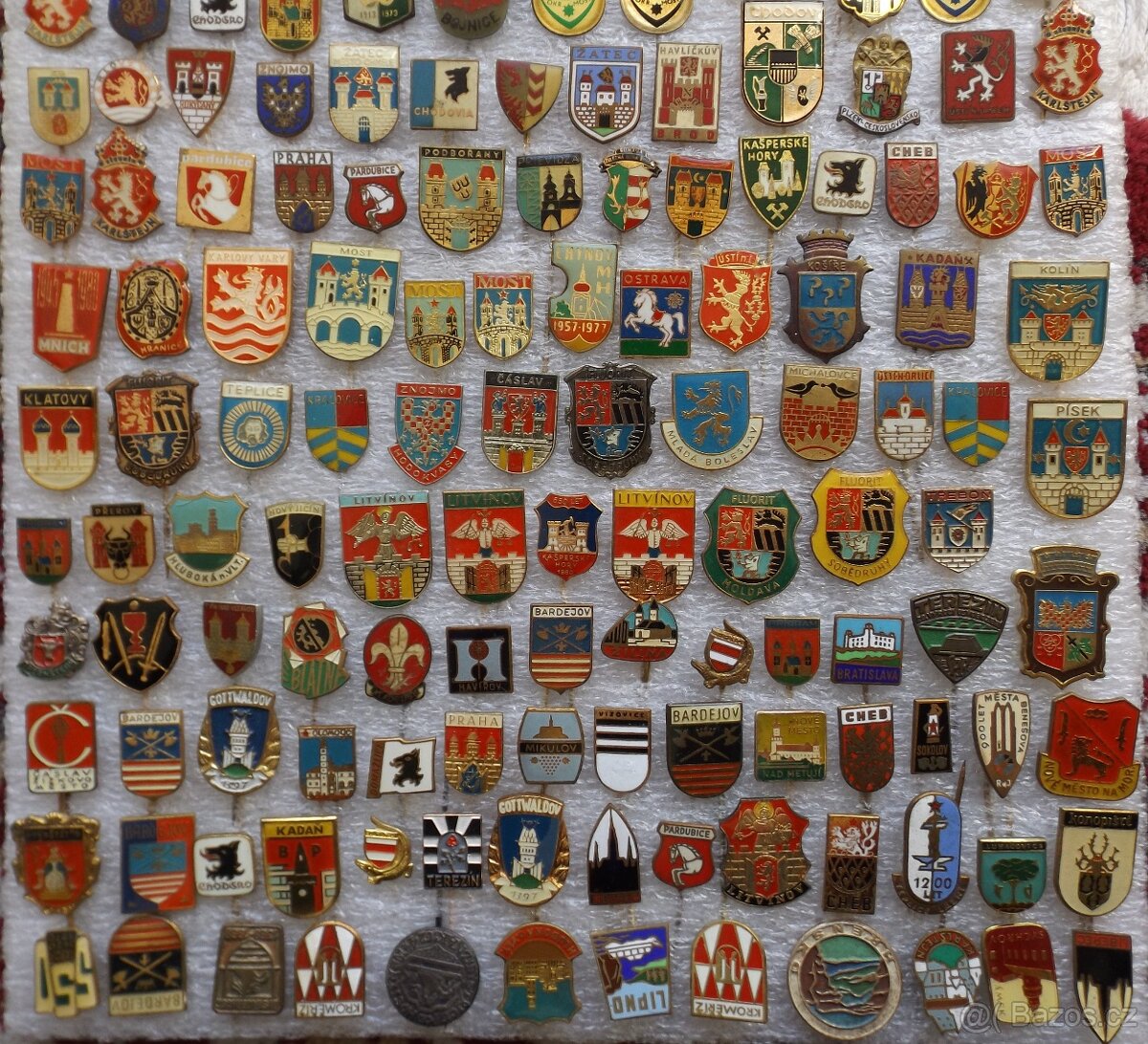 odznaky - heraldika, erby, hrady, zámky, ZOO, jeskyně, lázně - 9