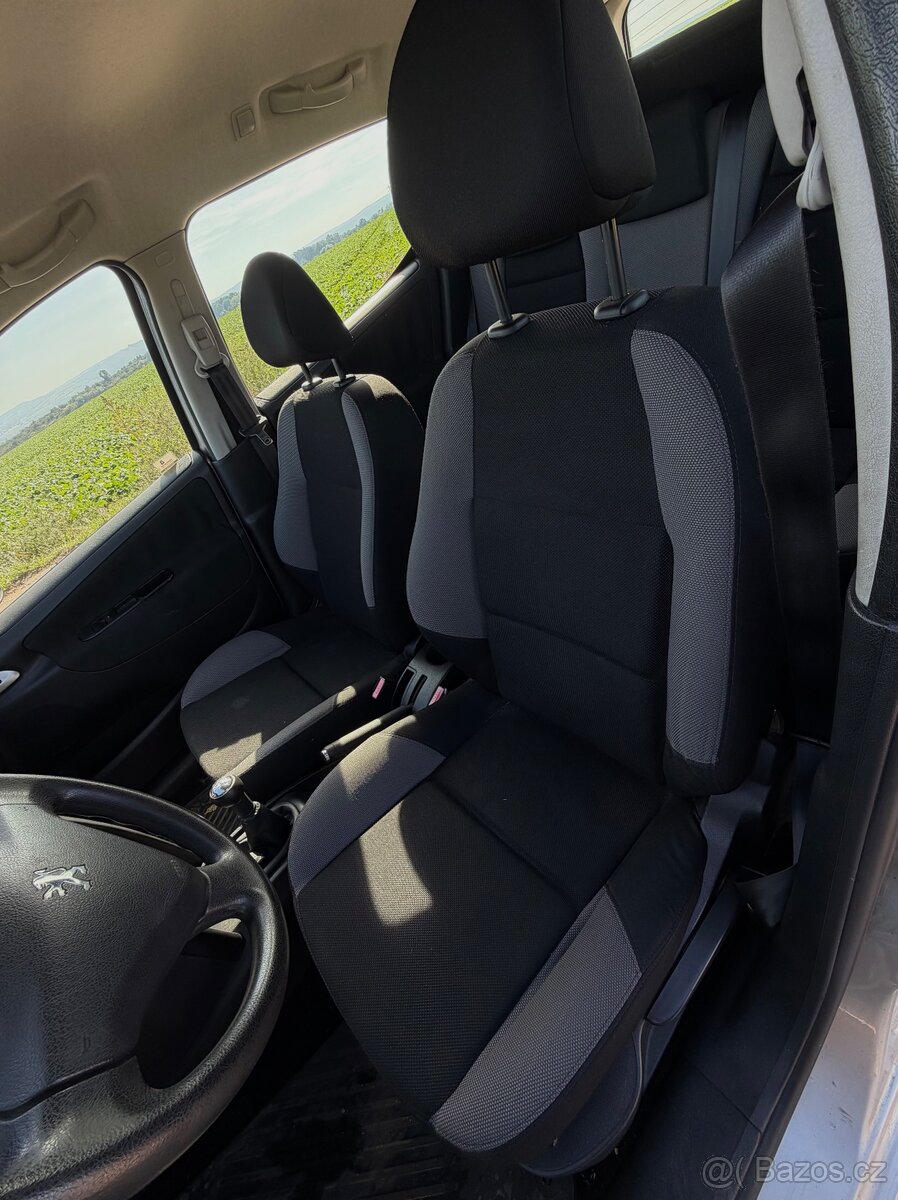Peugeot 207sw 1.4i - 9