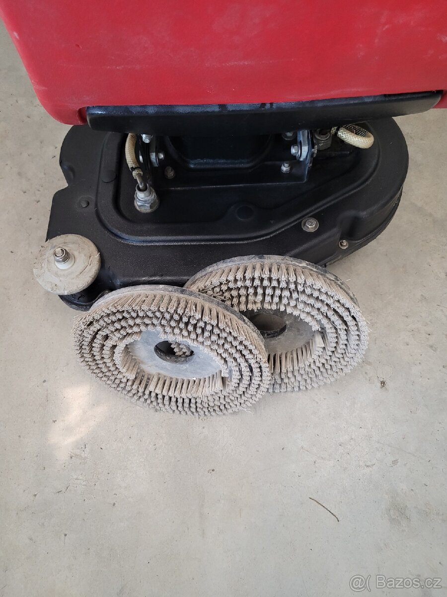 Mycí podlahový stroj go 552 t - 9