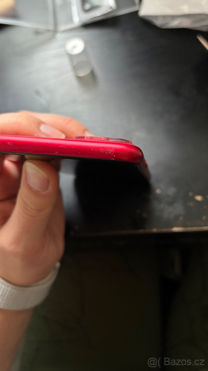 iPhone 11 Product Red 128GB - 9