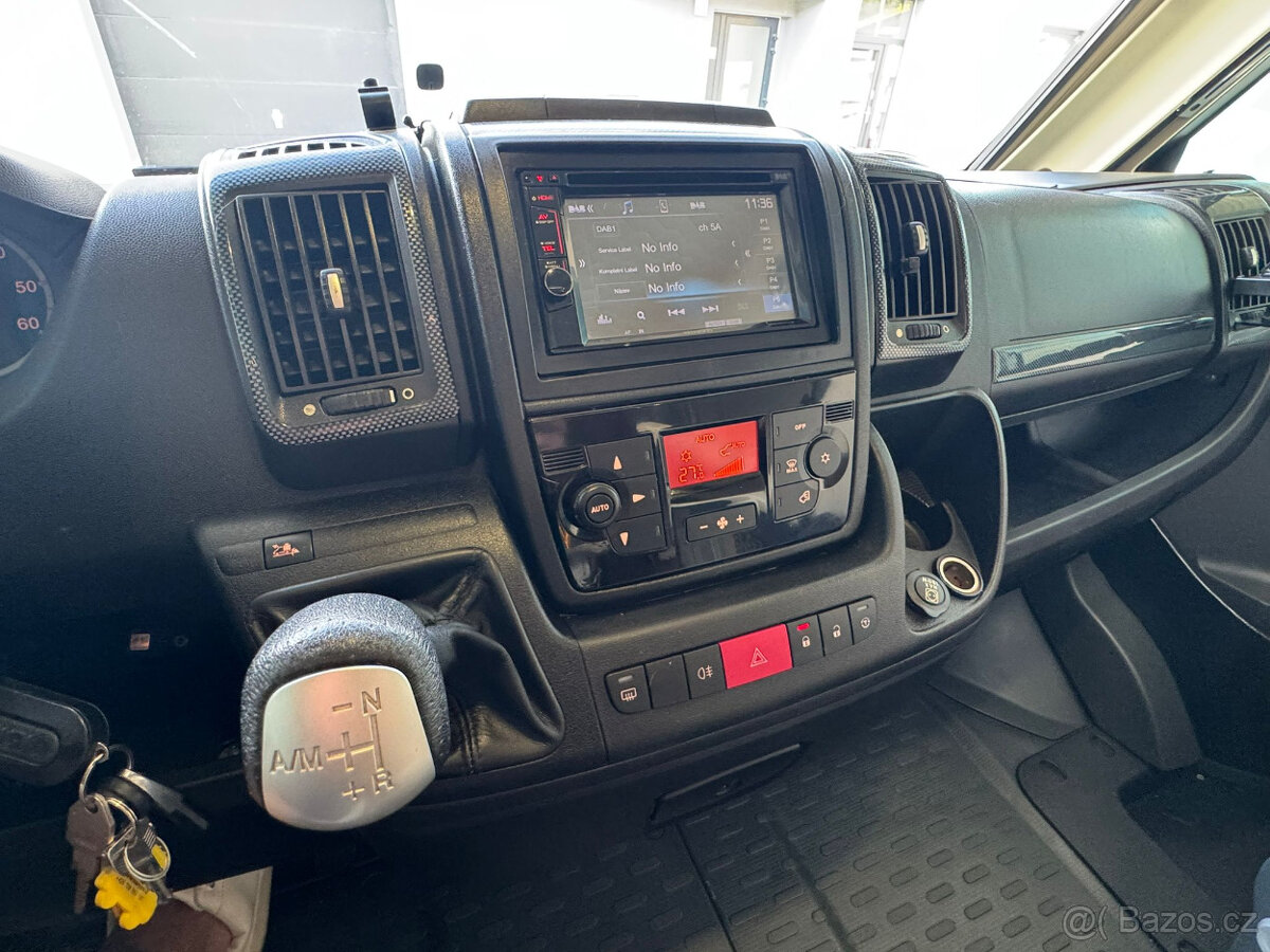 McLouis Nevis, 2014 - celointegrovaný obytný vůz - 9