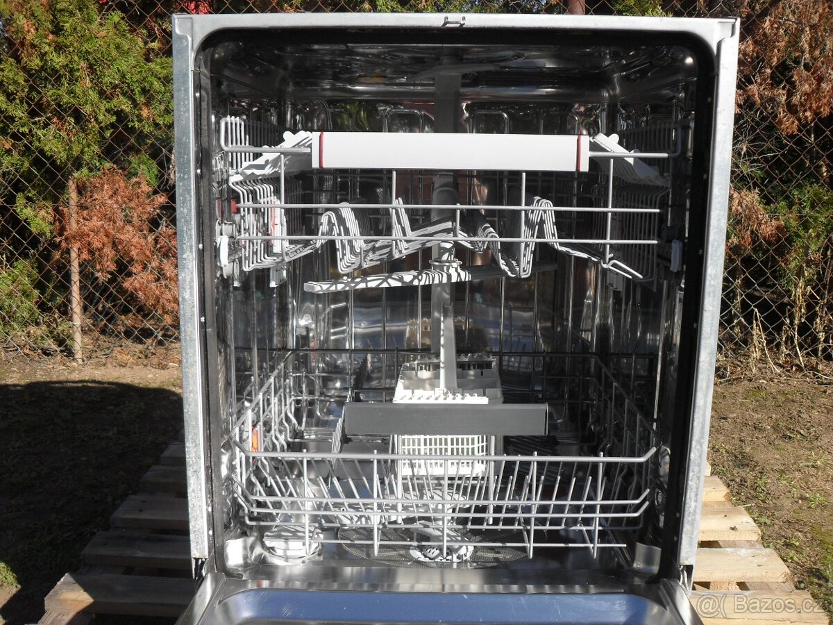 VESTAVNÁ MYČKA AEG,BÍLÝ PANEL,LCD,IKONY,tř.A.,XXL - 9