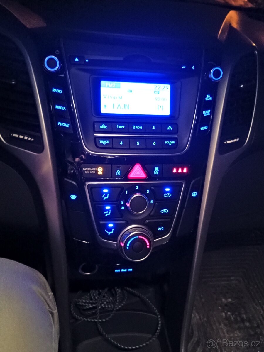 Rok2016 i 30 1,6 Crdi HYUNDAI zachovalý vůz nová STK .... - - 9