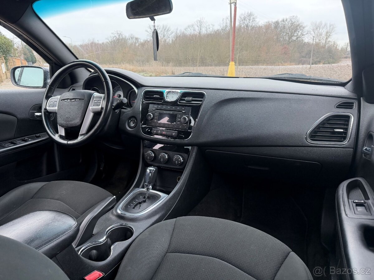 Chrysler 200 2,4L DOHC VVT Touring 2012 - 9