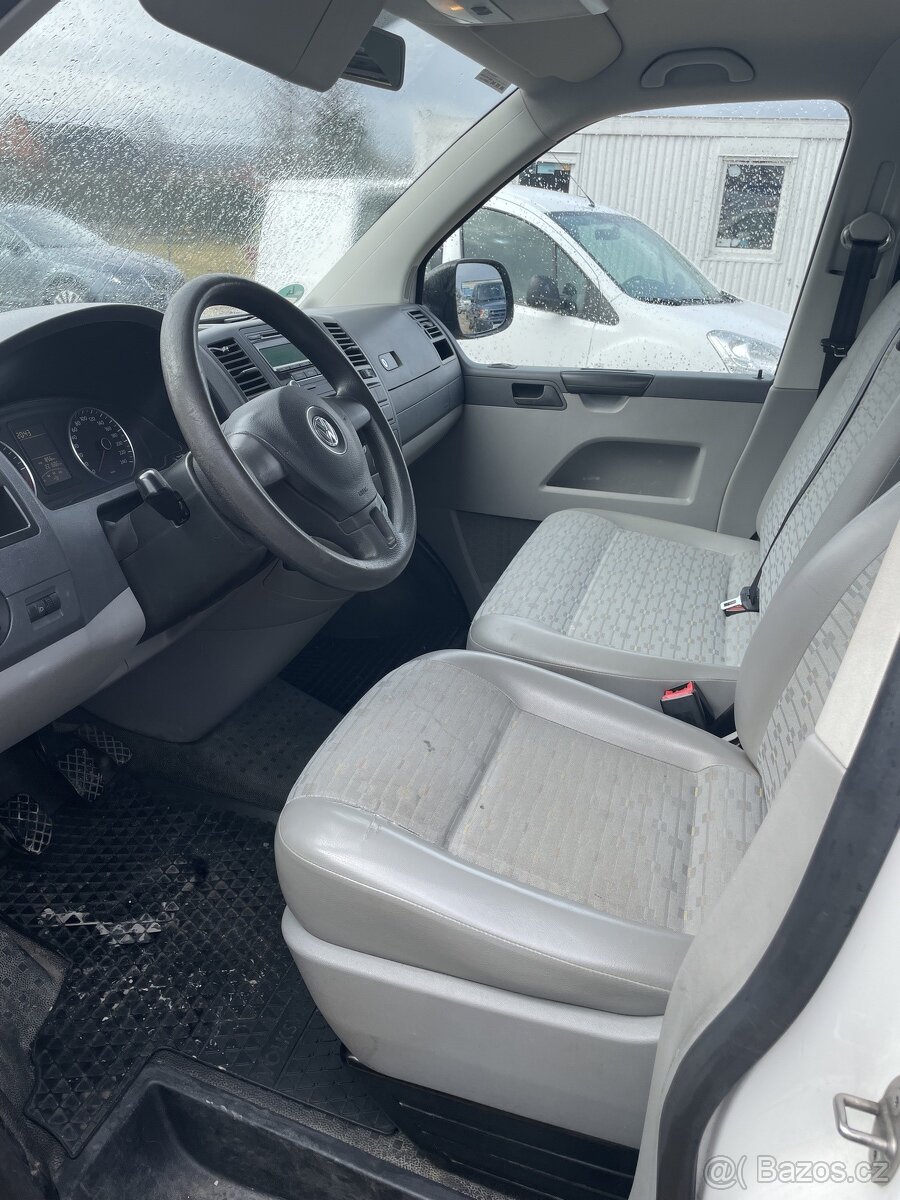 Volkswagen T5 facelift Bus - 9