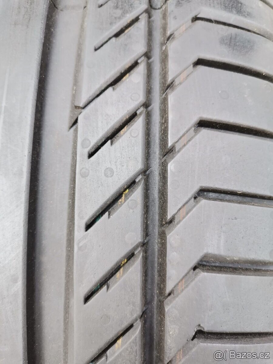 235/45/19 letni pneu CONTINENTAL 235 45 19 - 9