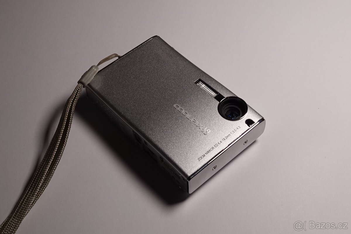 Nikon Coolpix S9 - 9