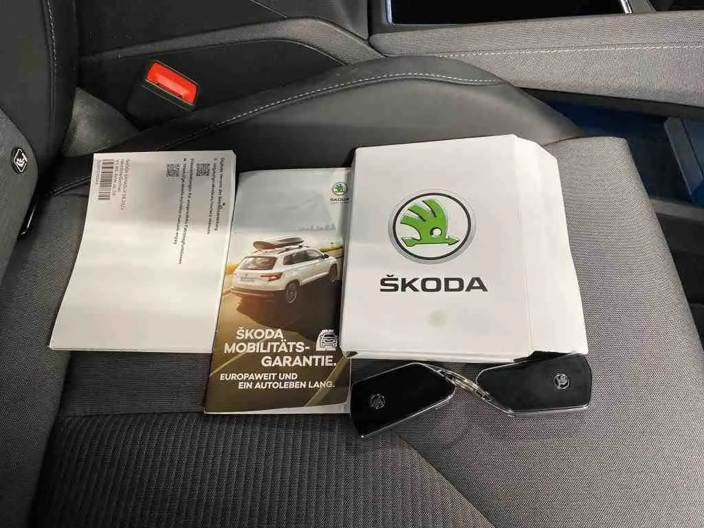 Škoda Enyaq 60 Loft 132kw/LED/tepelko/kessy/350km WLTP - 9