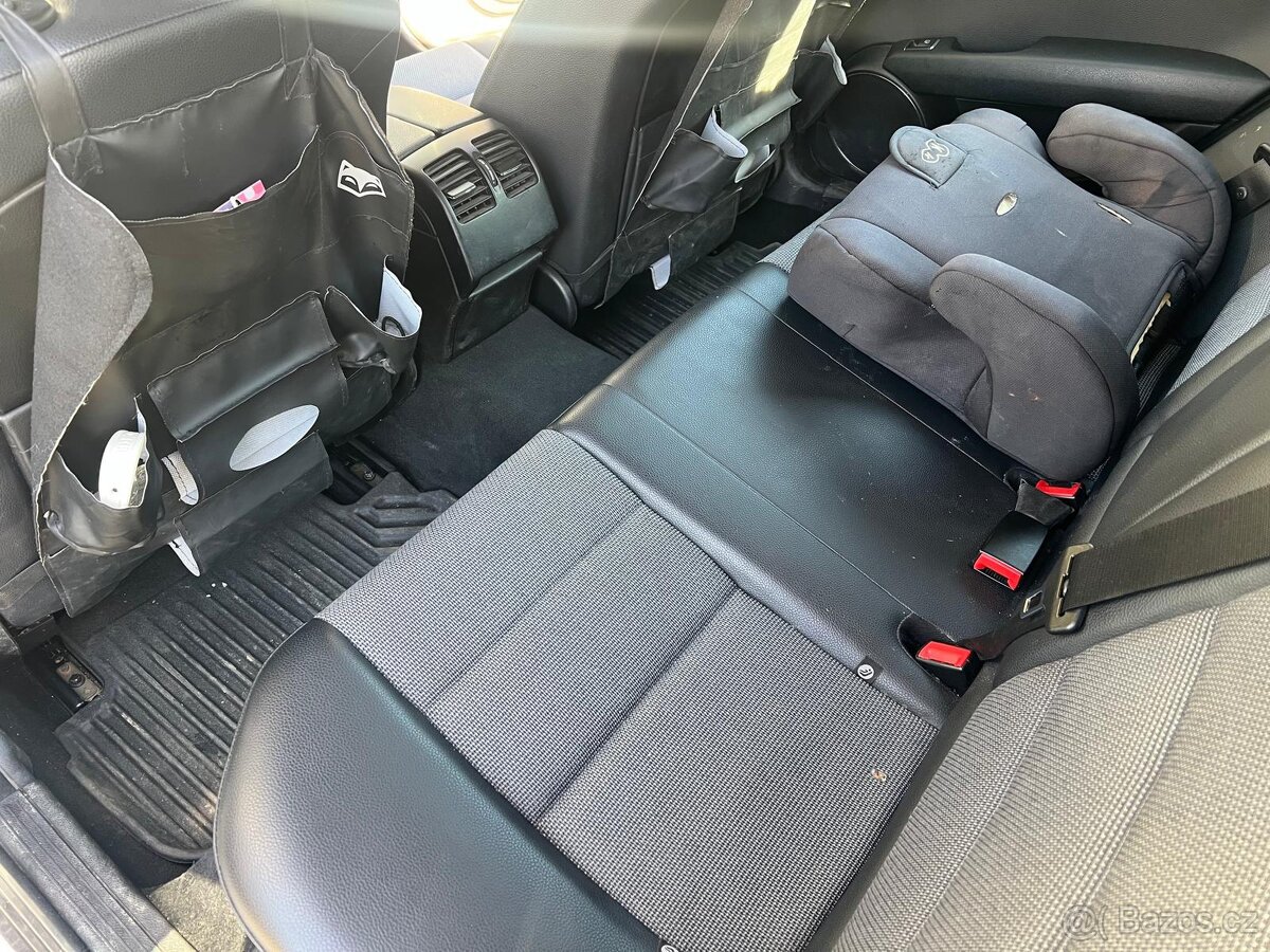 Mercedes-Benz W204 C180 BlueEfficiency Wagon - 9