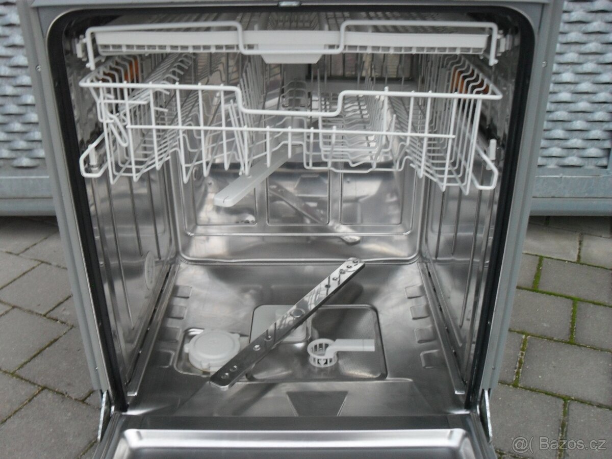 VESTAVNÁ MYČKA MIELE,LUXUSNÍ ZNAČKA,NEREZ,LCD,TURBO.tř.A+ - 9