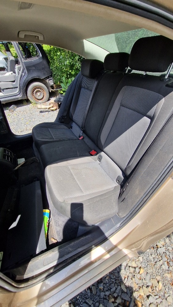 VW passat B8 sedan karoserie, motor DCX 1,6 + CKF 2,0 110kW - 9