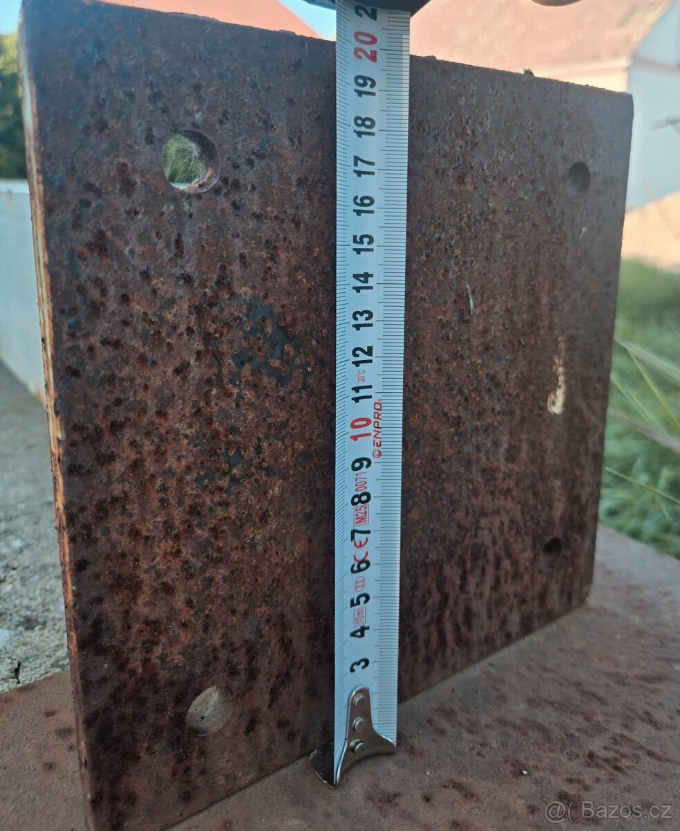 OCELOVÉ NOSNÍKY- STOJKY- PROFILY DÉLKA 7M. 6KS. - 9