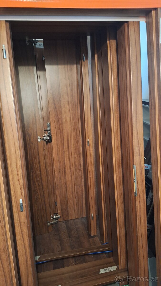 Dveře včetně zárubní, kování, pantů / NOVÉ - 9