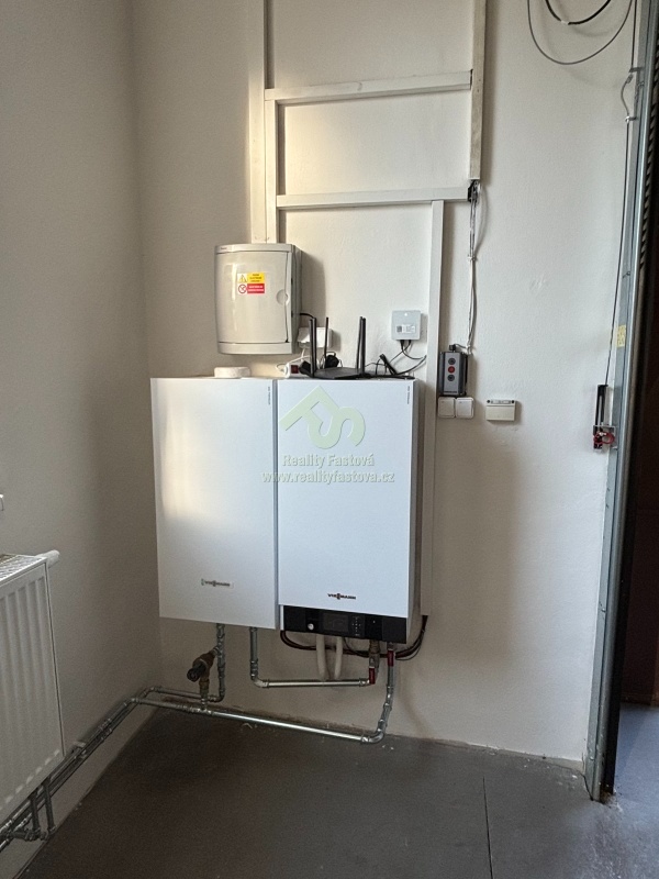 Pronájem skladovací haly u Rokycan s nájezdem na dálnici - 9