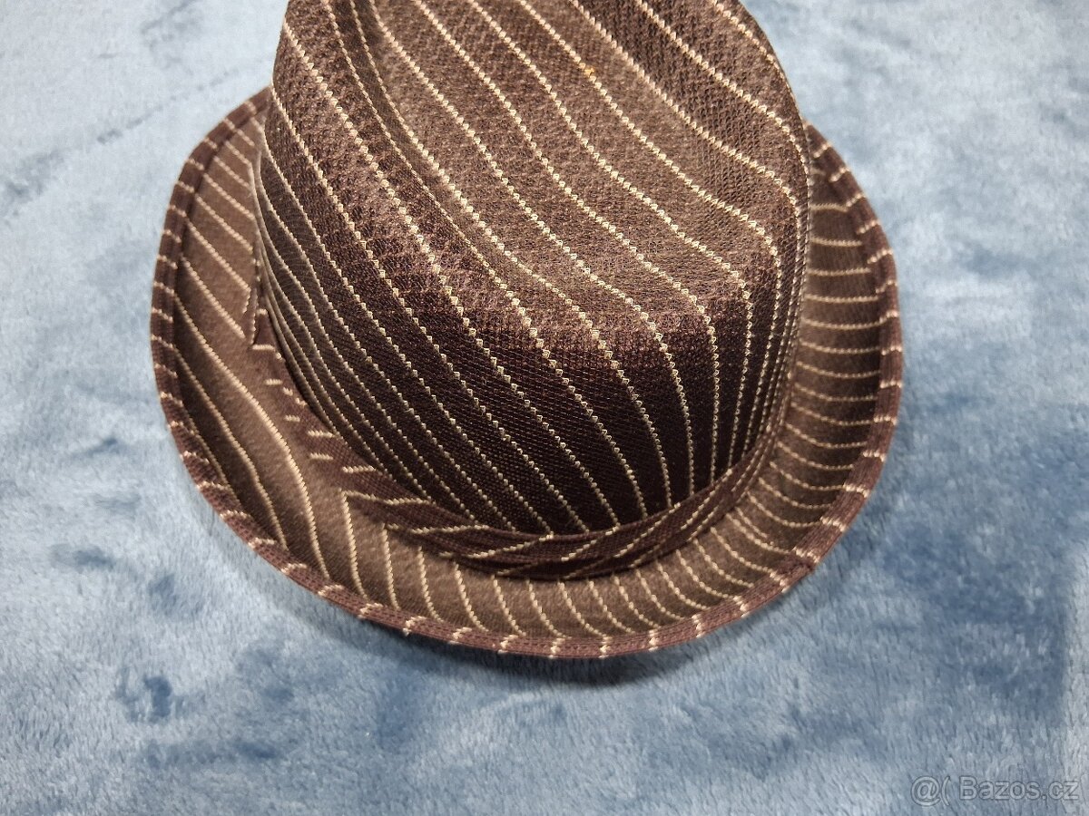 Divadelní klobouky. - 9