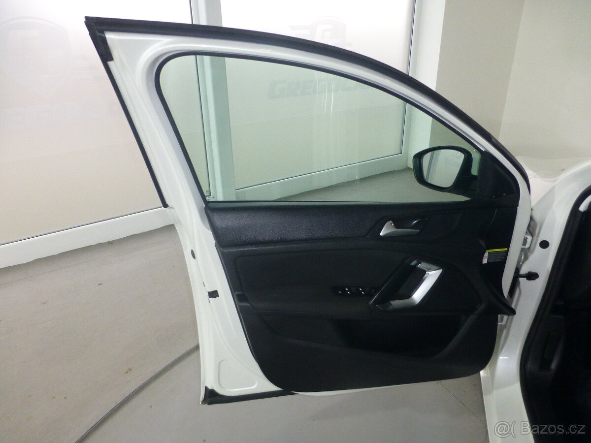 Peugeot 308 1,6HDI NAVIGACE ALU FULL LED - 9