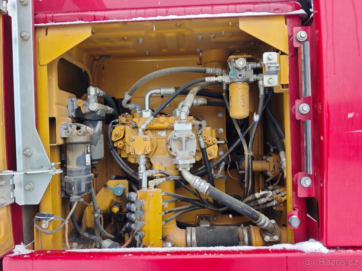 Pásový bagr Caterpillar CAT 320EL - 9