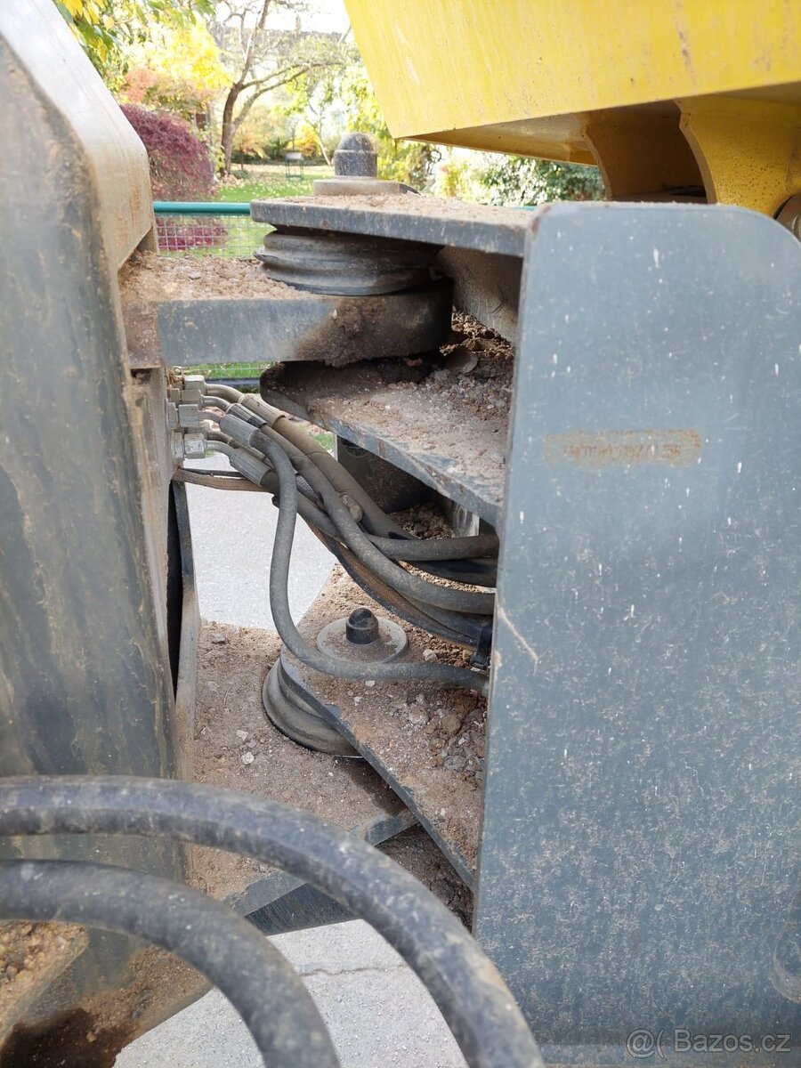 Kolový dempr Wacker Neuson DW 90 otočná korba - 9