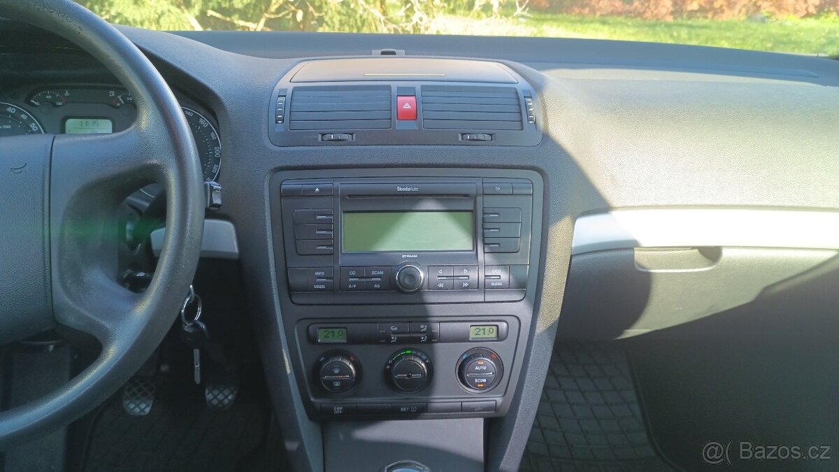 Škoda Octavia II sedan, 1.6, rok 2005, pravdivých 289100 km - 9