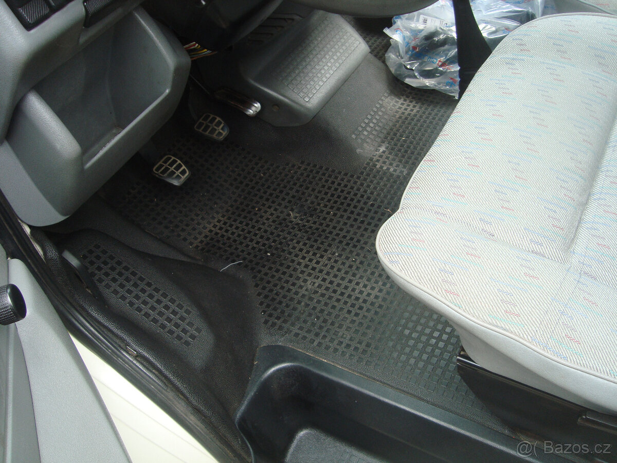 VW Transporter 1,9D - 9