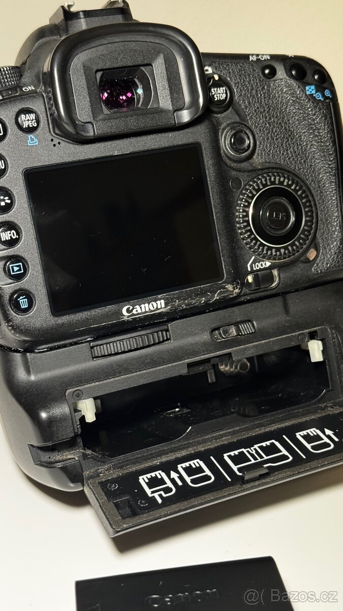 Prodám set Canon 7D + 4 objektivy + batterygrip + blesk - 9
