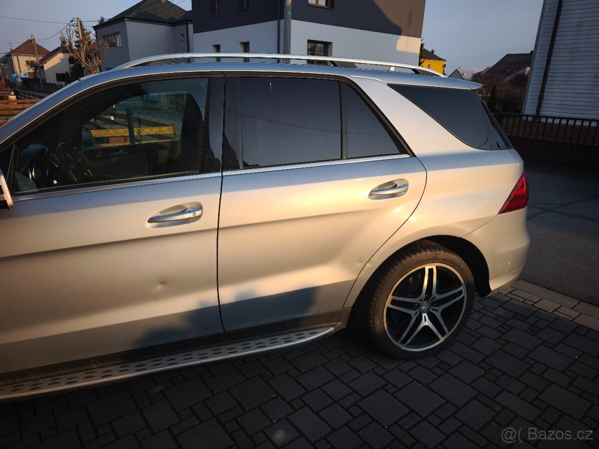 havarovaný Mercedes Benz GLE 500 e - 9