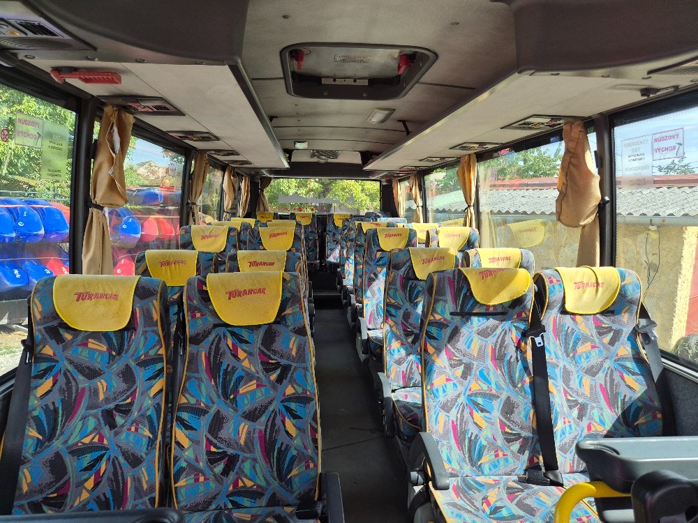 Autobus ISUZU 26+1 míst - 9