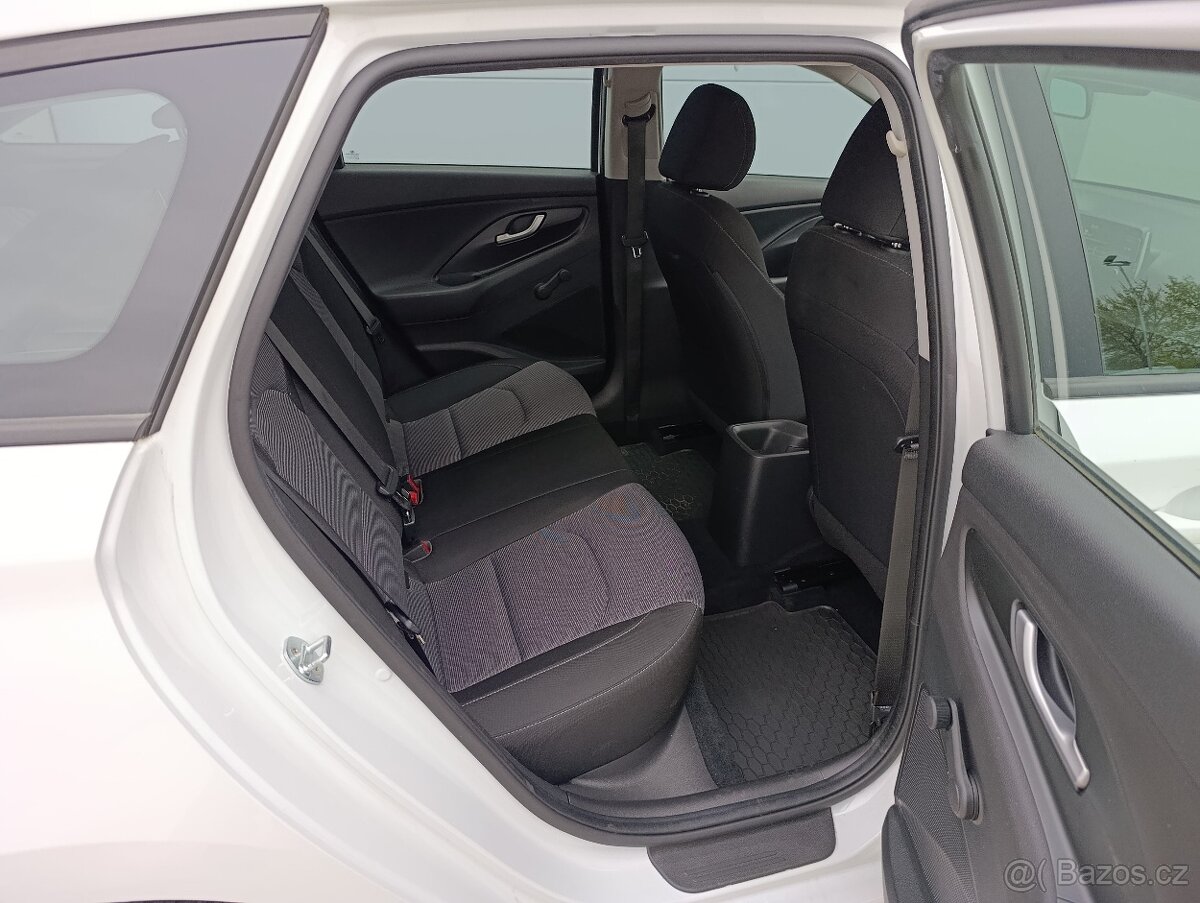 HYUNDAI i30 START 1.4 73kW ČR 1.MAJITEL - 9