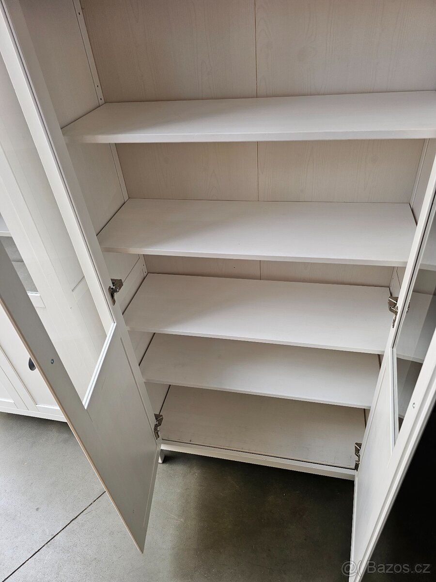 VITRÍNY IKEA HEMNES - 9