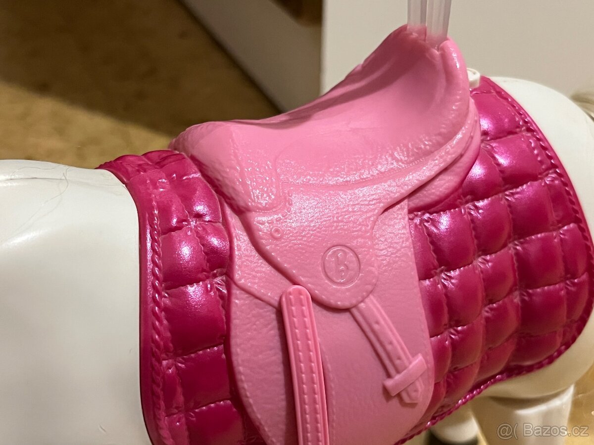 Interaktivní kůň Barbie od Mattela - 9